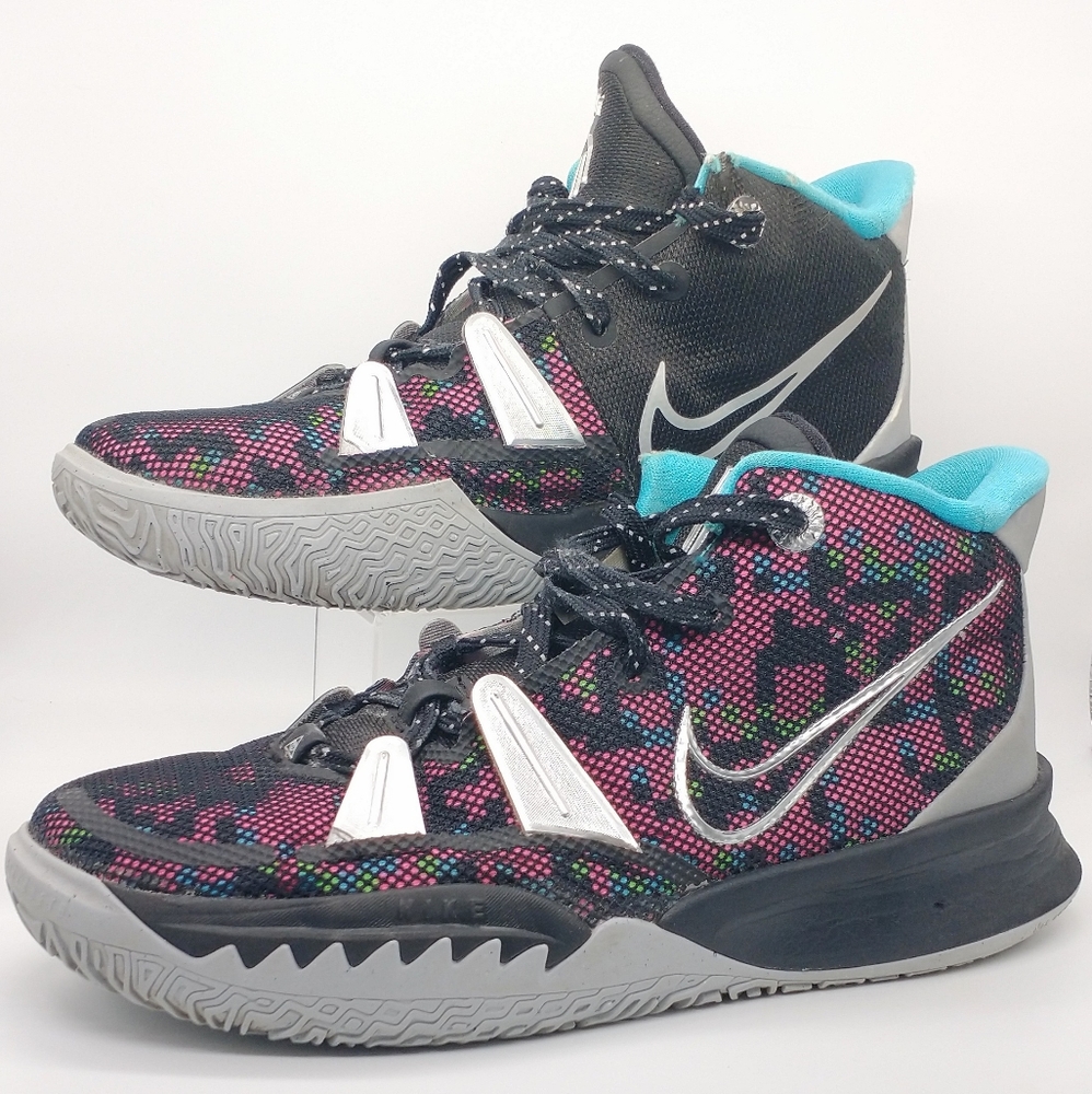 Nike Kyrie 7 VII Black Silver Purple Irving Pixel Camo Size 6Y CT4080-008